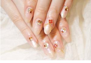 上品な淡いパールにお花のアクセント