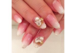 シンプルビジューネイル