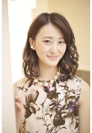 大人っぽいサイドパート!ウェットな質感で色気をプラス